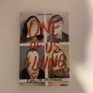 ONE OF US IS LYING - Karen M. McManus